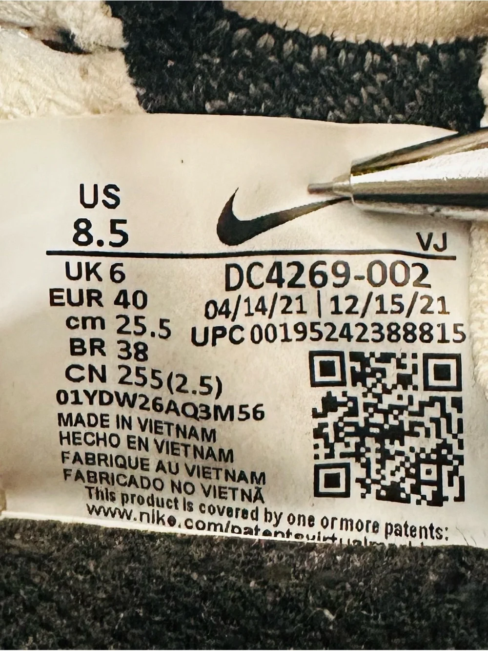 Nike React Escape RN Flyknit Black Sail Gold Women’s Snoes DC4269-002 Size  8,5